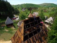 Пред сам крај... Поглед из дрона ( Дронирање Музеја "Старо село", сесија: ПРОЛЕЋЕ)