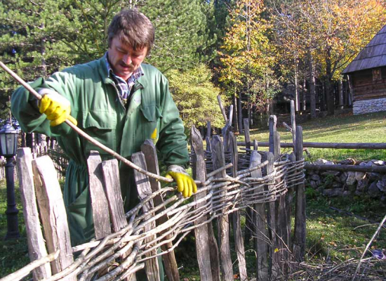 Плетење ограде